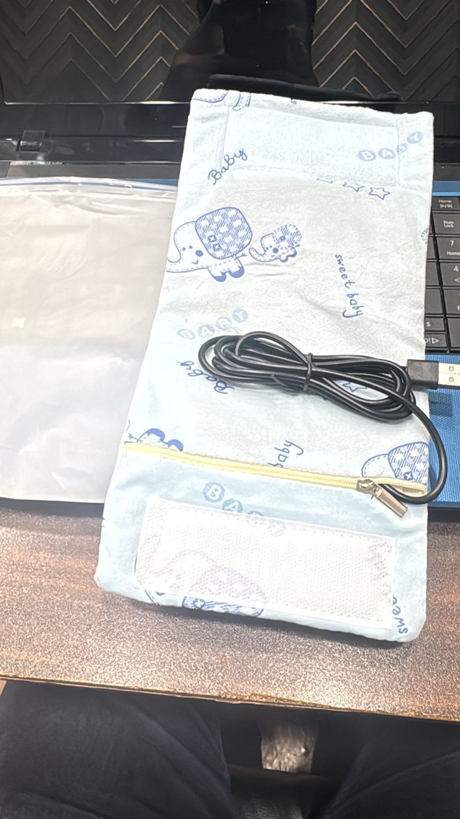 Portable USB Feeder Warmer Pouch - 42°C Constant Heating Baby Bottle Warmer | Buy Online in Pakistan at MetroCart – Portable | MetroCart Pakistan