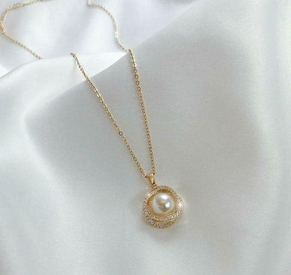 Charming Pearl Pendant Necklace with Crystal Halo Gold Chain