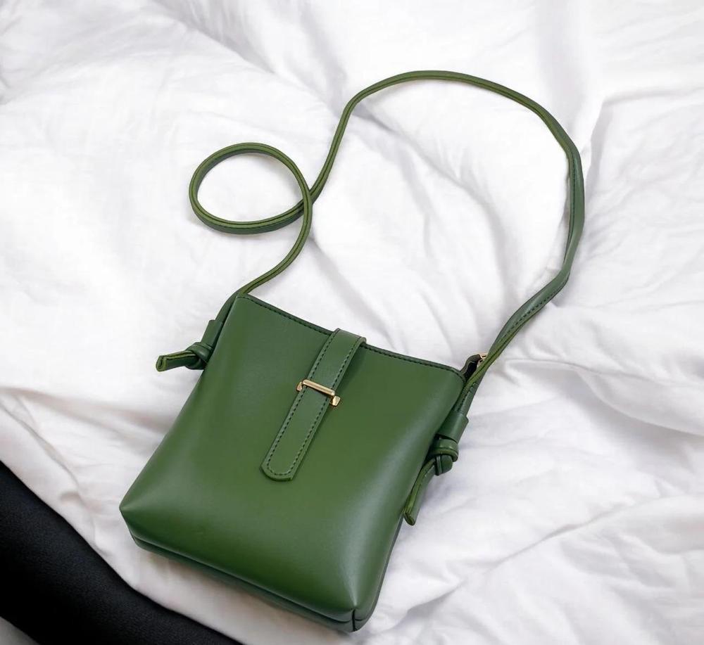 Women's Emerald Green PU Leather Crossbody Bag | Buy Online in Pakistan at MetroCart – Women's | MetroCart Pakistan